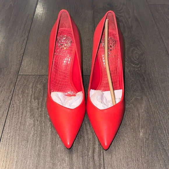 Vince Camuto Women's Akenta Pointed-Toe Pump - Sleek Heels For Dressy & Casual Outfits